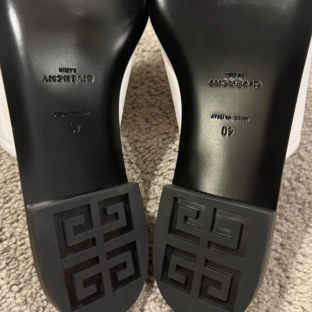 Givenchy White 4G Flat Sandals Sz‎ 40/8.5